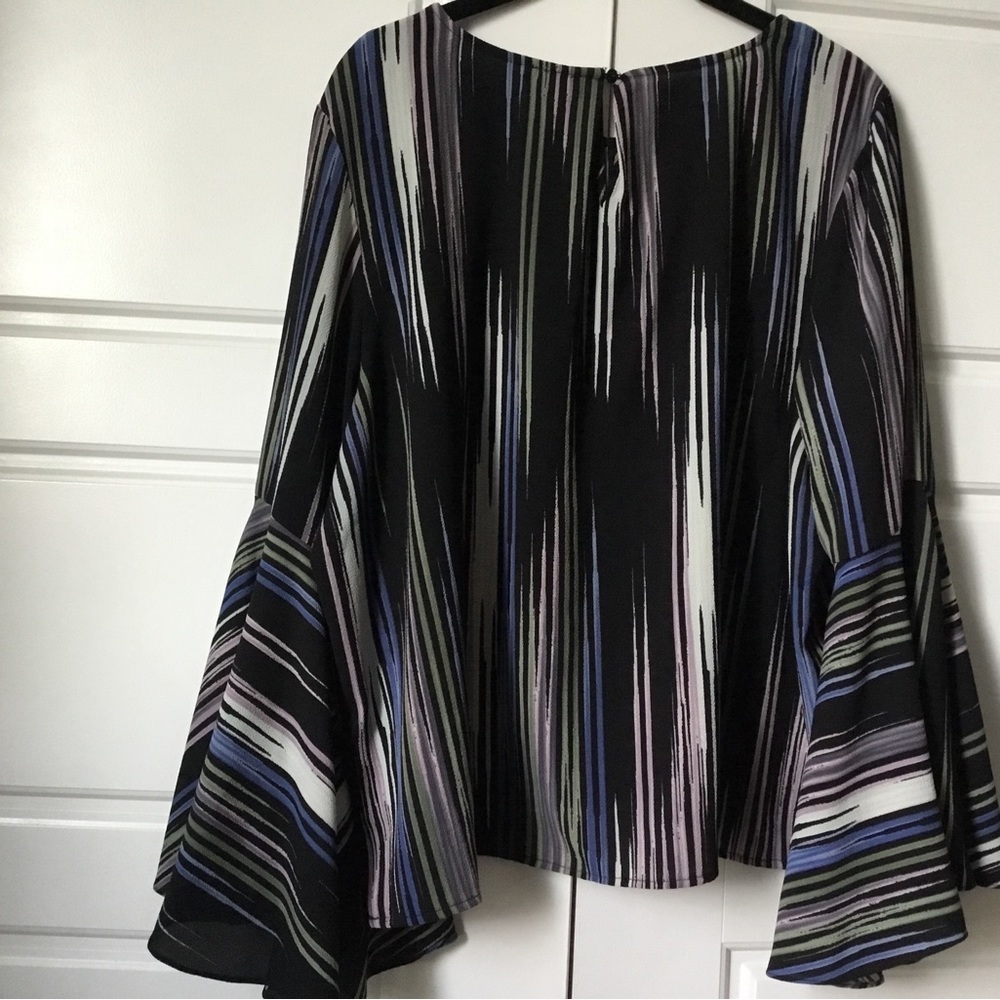 Vince CAMUTO - women’s multi color blouse size XL